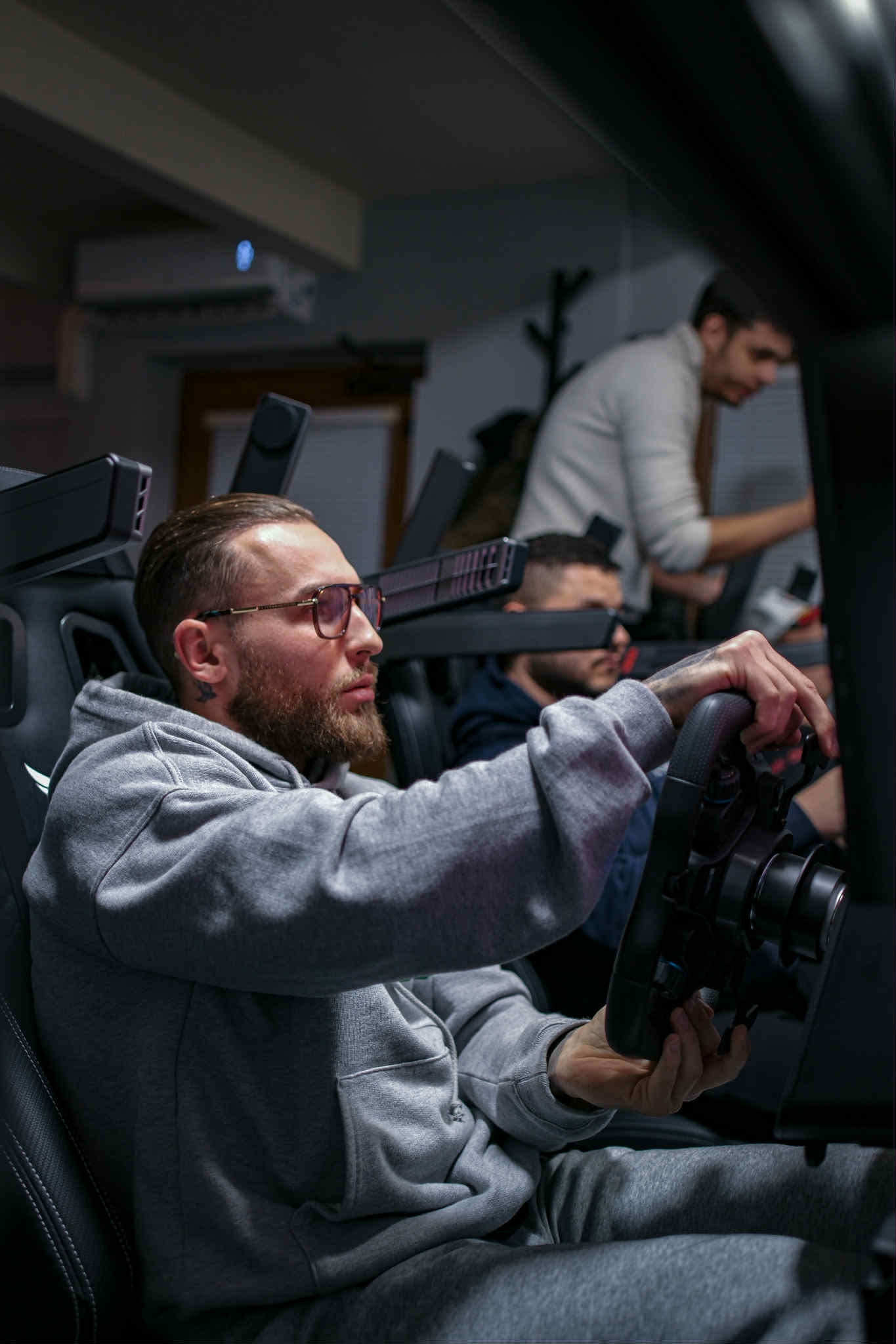 Závodník na simulátoru Overtake